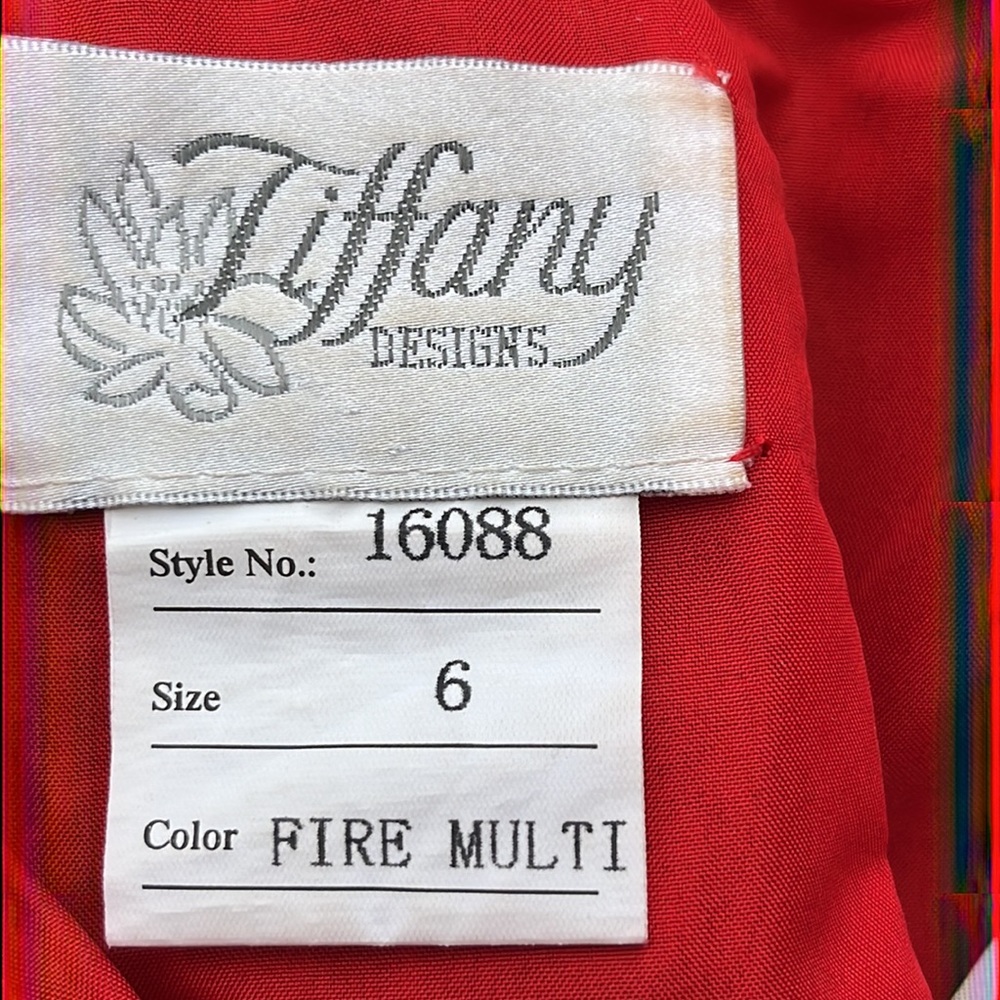 Gorgeous Tiffany 2-piece gemmed gown 6 - Picture 11 of 16